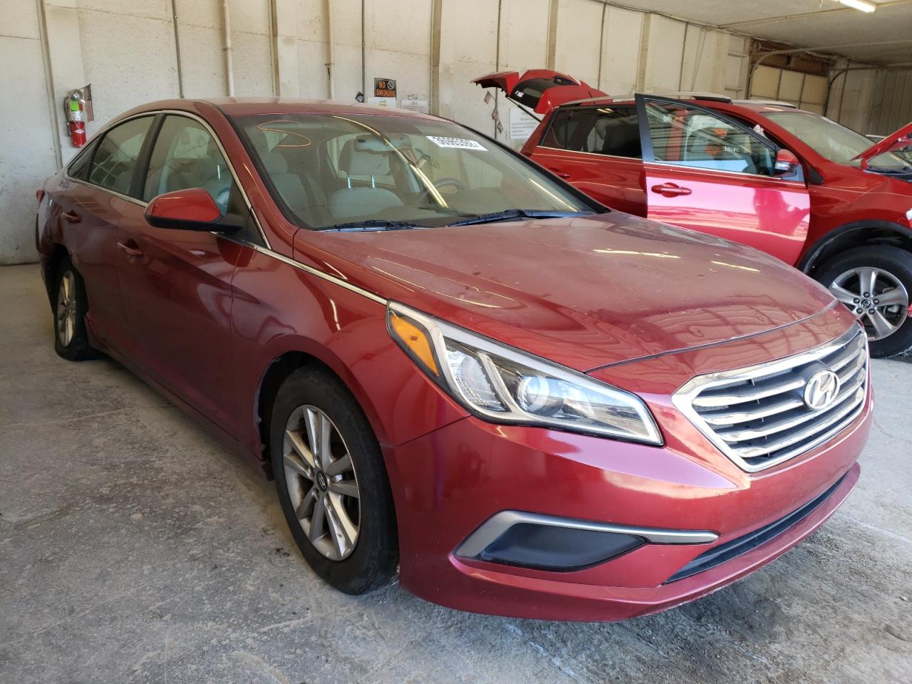 HYUNDAI SONATA SE 2016 with VIN 5NPE24AF7GH370949 - Photo from auction