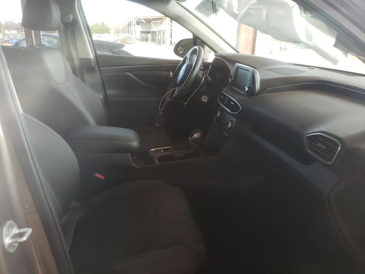 Photo 5 from auction – 2019 HYUNDAI SANTA FE S with VIN 5NMS2CAD7KH090787