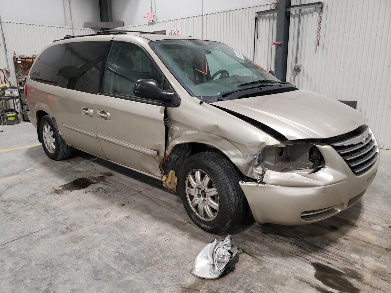 Photo 1 from auction – 2005 CHRYSLER TOWN & COU with VIN 2C4GP54L35R281767