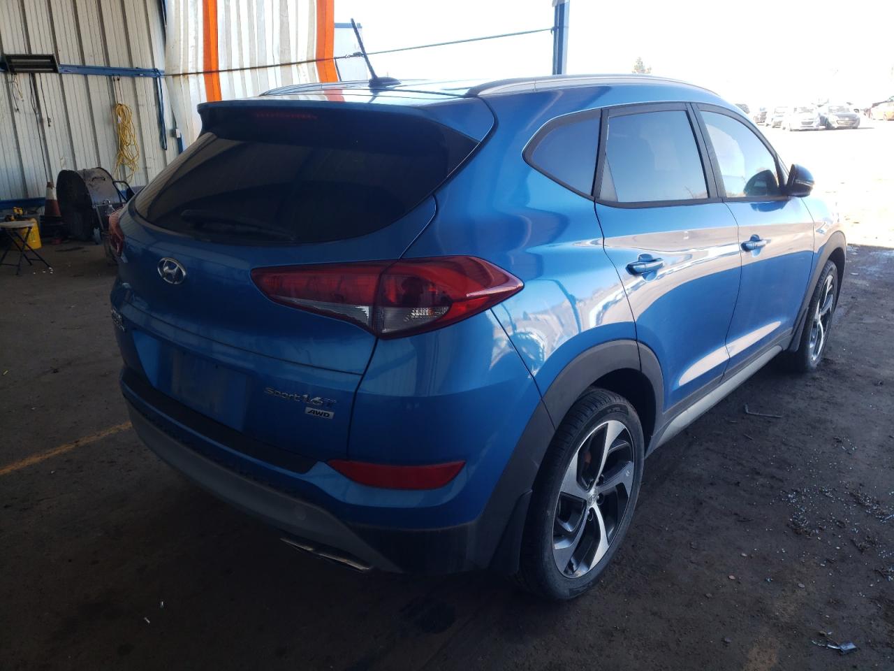 Photo 4 from auction – 2017 HYUNDAI TUCSON LIM with VIN KM8J3CA25HU311744