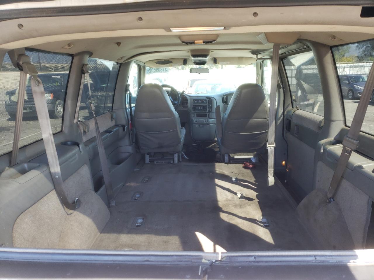 Photo 9 from auction – 2002 CHEVROLET ASTRO with VIN 1GNDM19X92B108272