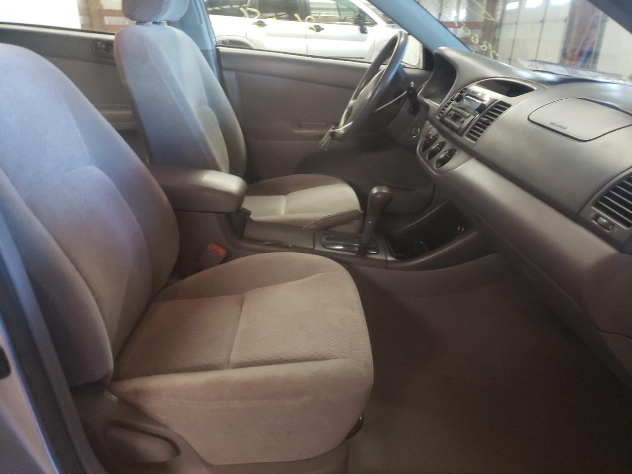 Photo 5 from auction – 2003 TOYOTA CAMRY LE with VIN 4T1BE32K73U786074