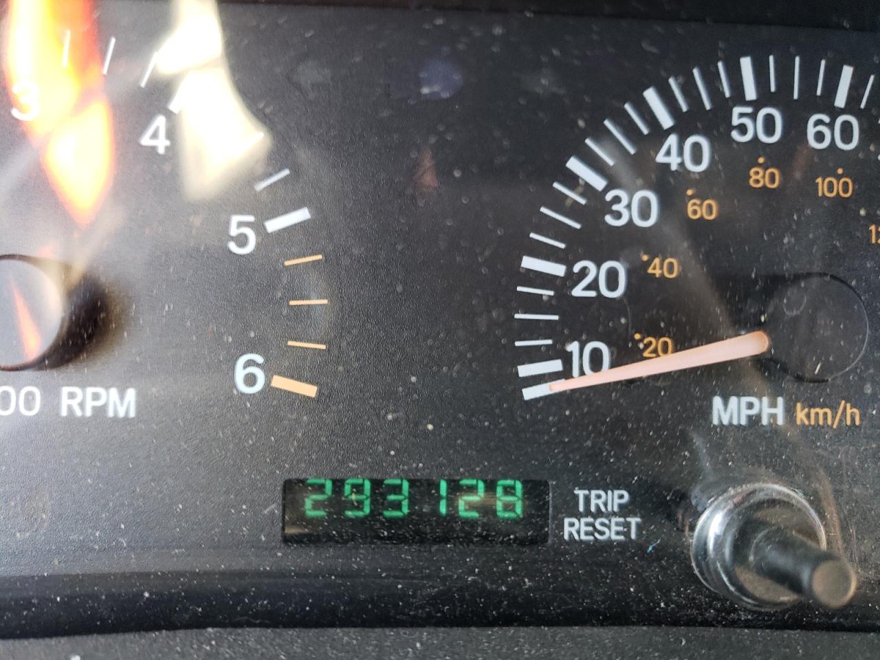 Photo 8 from auction – 2001 JEEP CHEROKEE S with VIN 1J4FF48S01L555482