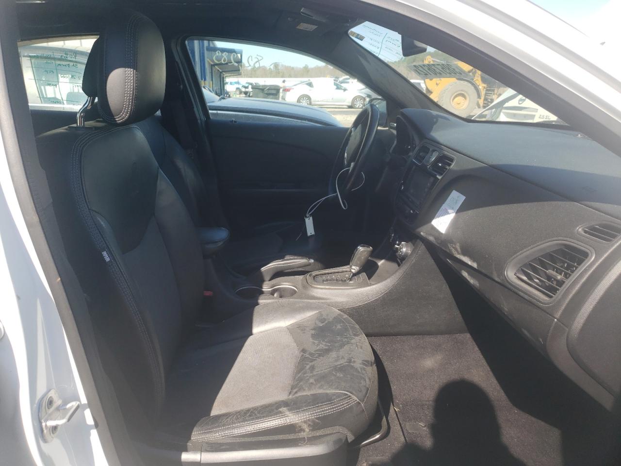 Photo 5 from auction – 2013 CHRYSLER 200 LIMITE with VIN 1C3CCBCGXDN719245