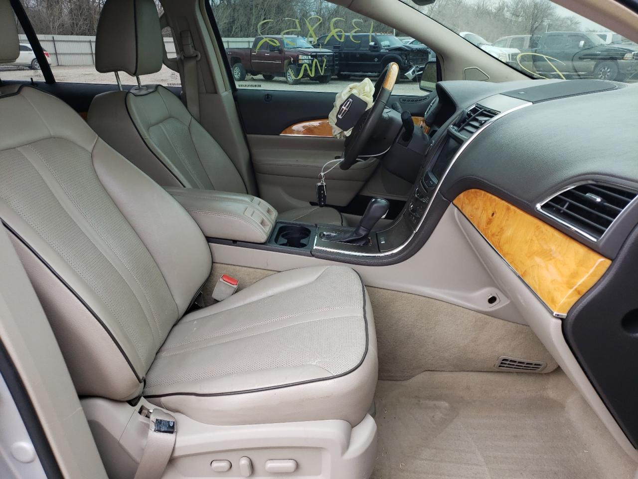 Photo 5 from auction – 2011 LINCOLN MKX with VIN 2LMDJ6JK9BBJ24934