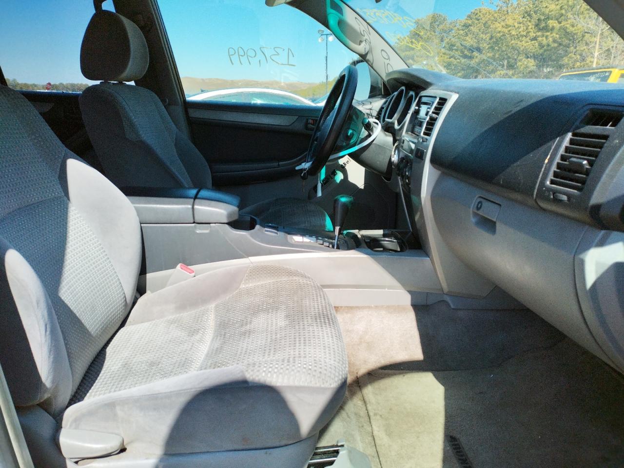 Photo 5 from auction – 2005 TOYOTA 4RUNNER SR with VIN JTEBU14R150061050