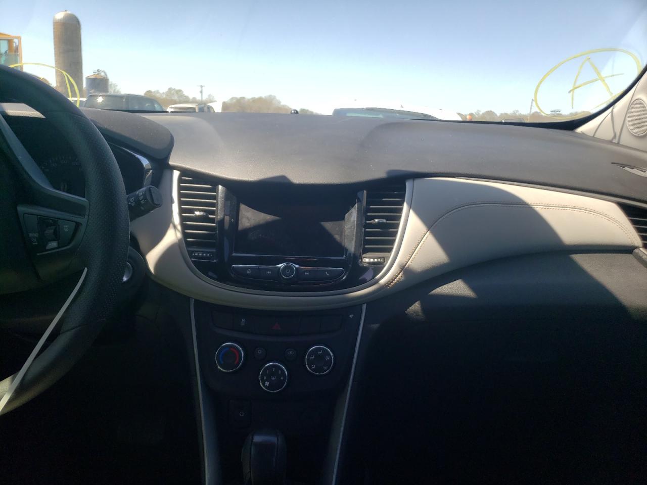 Photo 9 from auction – 2020 CHEVROLET TRAX LS with VIN 3GNCJKSB0LL215459