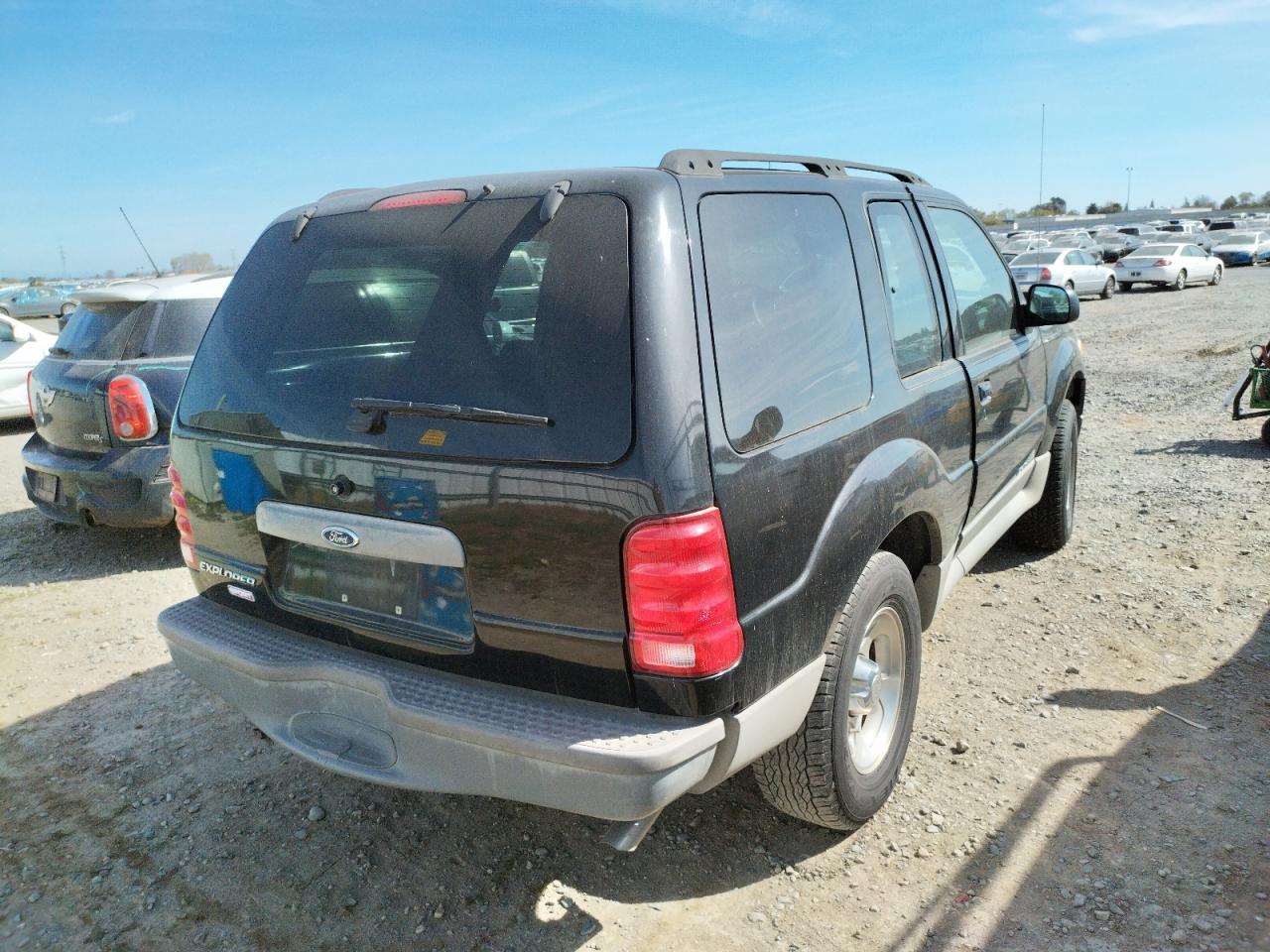 Photo 4 from auction – 2002 FORD EXPLORER S with VIN 1FMYU60E22UD69391