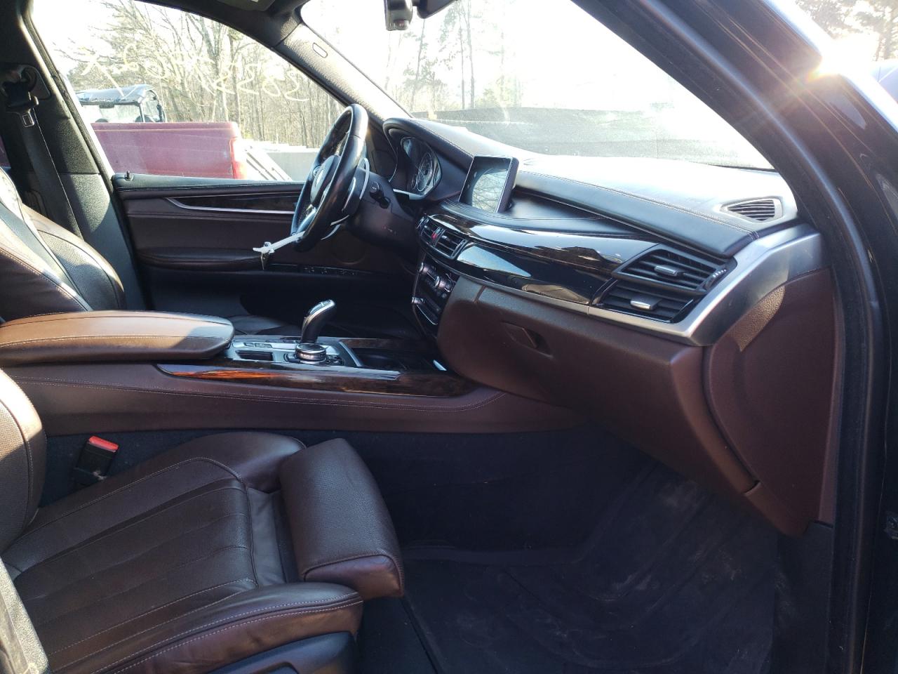 Photo 5 from auction – 2015 BMW X5 XDRIVE3 with VIN 5UXKR0C5XF0P17180
