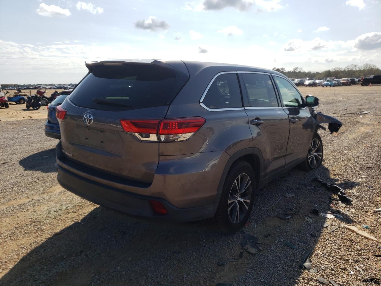 Photo 4 from auction – 2017 TOYOTA HIGHLANDER with VIN 5TDZZRFH1HS231898