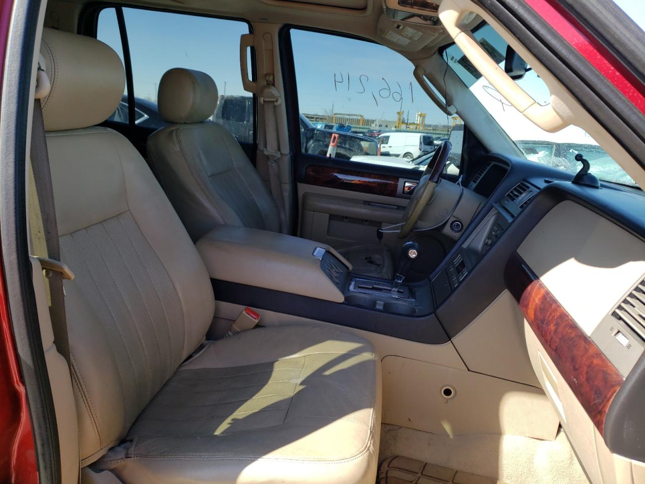 Photo 5 from auction – 2006 LINCOLN NAVIGATOR with VIN 5LMFU285X6LJ27641