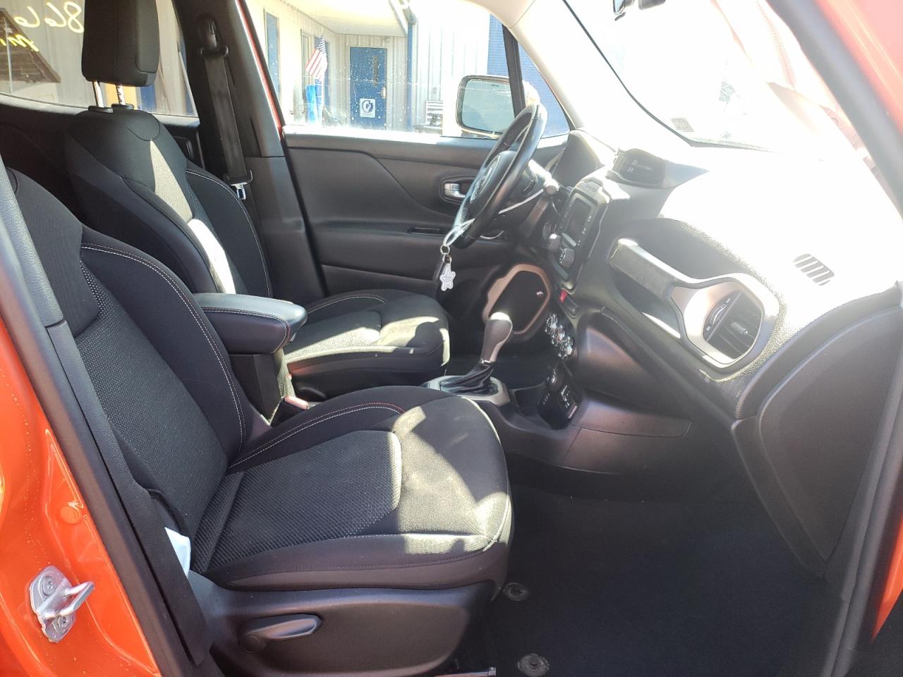 Photo 5 from auction – 2016 JEEP RENEGADE L with VIN ZACCJBBT6GPE17074