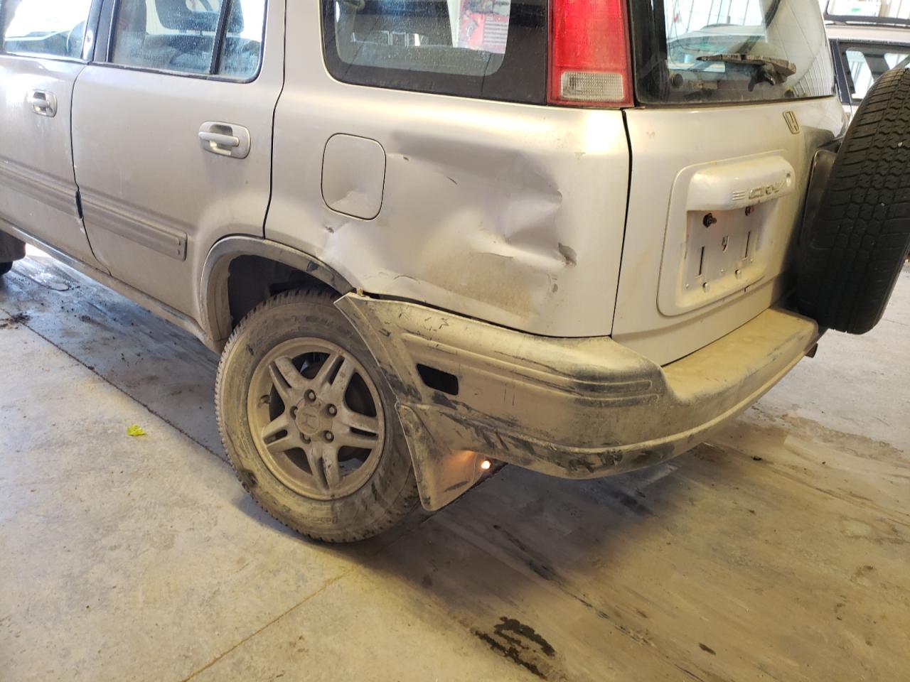 Photo 9 from auction – 1998 HONDA CR-V EX with VIN JHLRD1769WC068190