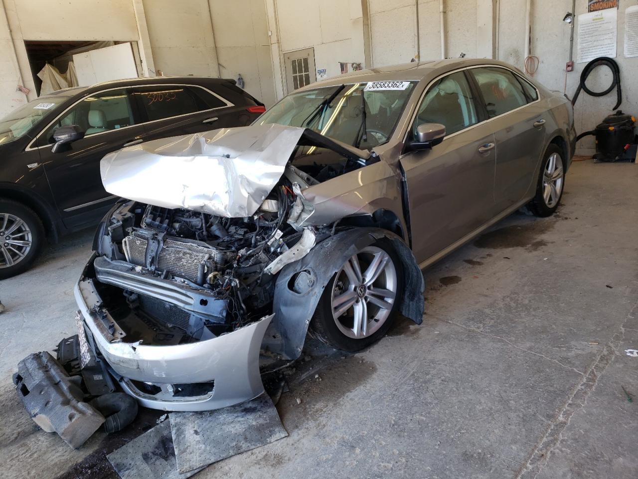 Photo 2 from auction – 2014 VOLKSWAGEN PASSAT SE with VIN 1VWBS7A37EC038820