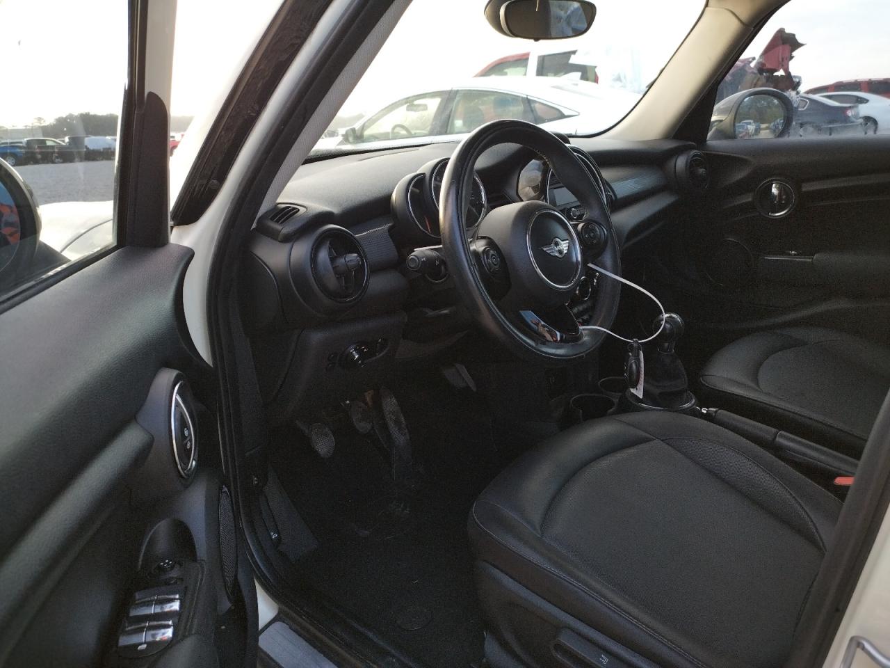 Photo 9 from auction – 2015 MINI COOPER with VIN WMWXS5C57FT837684