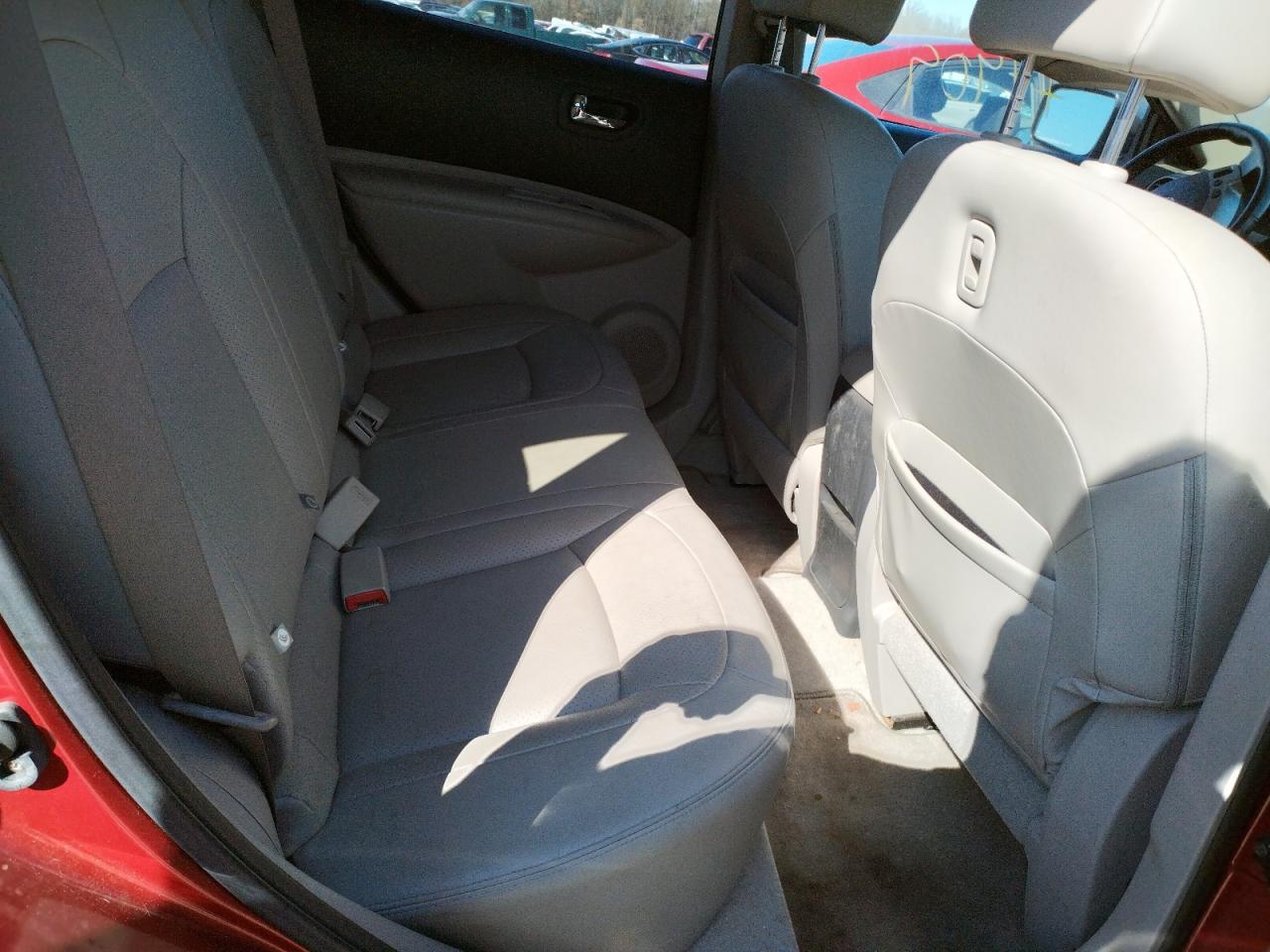 Photo 6 from auction – 2013 NISSAN ROGUE S with VIN JN8AS5MT0DW012723