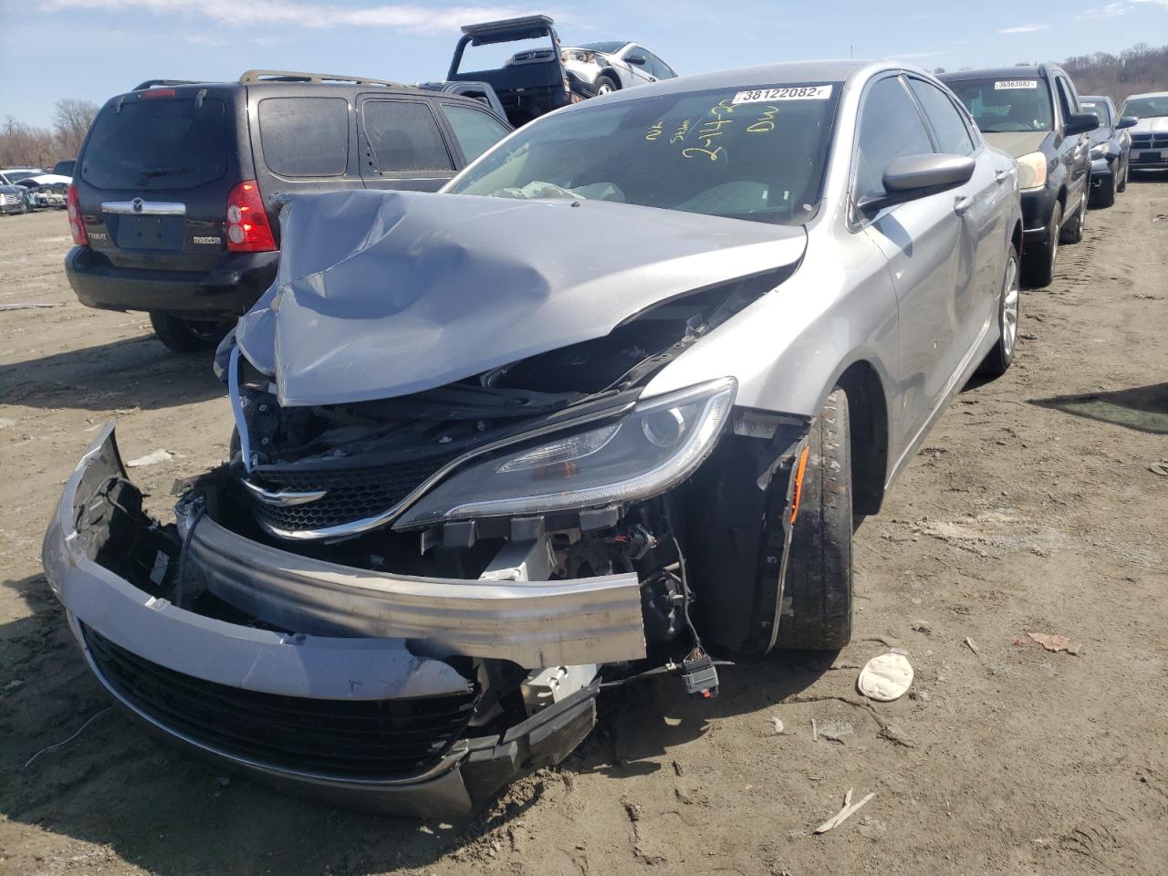 Photo 2 from auction – 2015 CHRYSLER 200 LIMITE with VIN 1C3CCCAB5FN748765