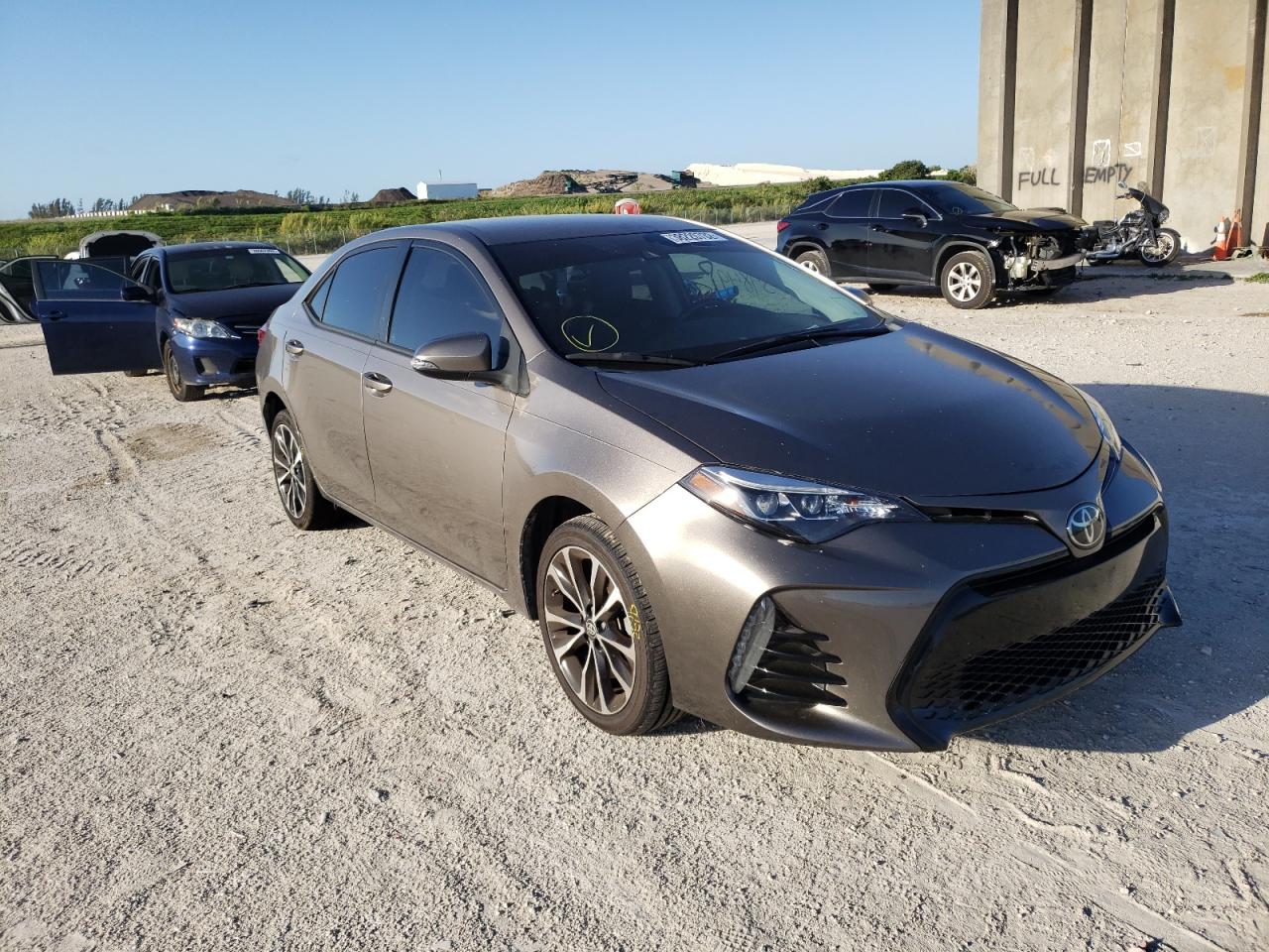 TOYOTA COROLLA L 2018 with VIN 5YFBURHE7JP819581 - Photo from auction