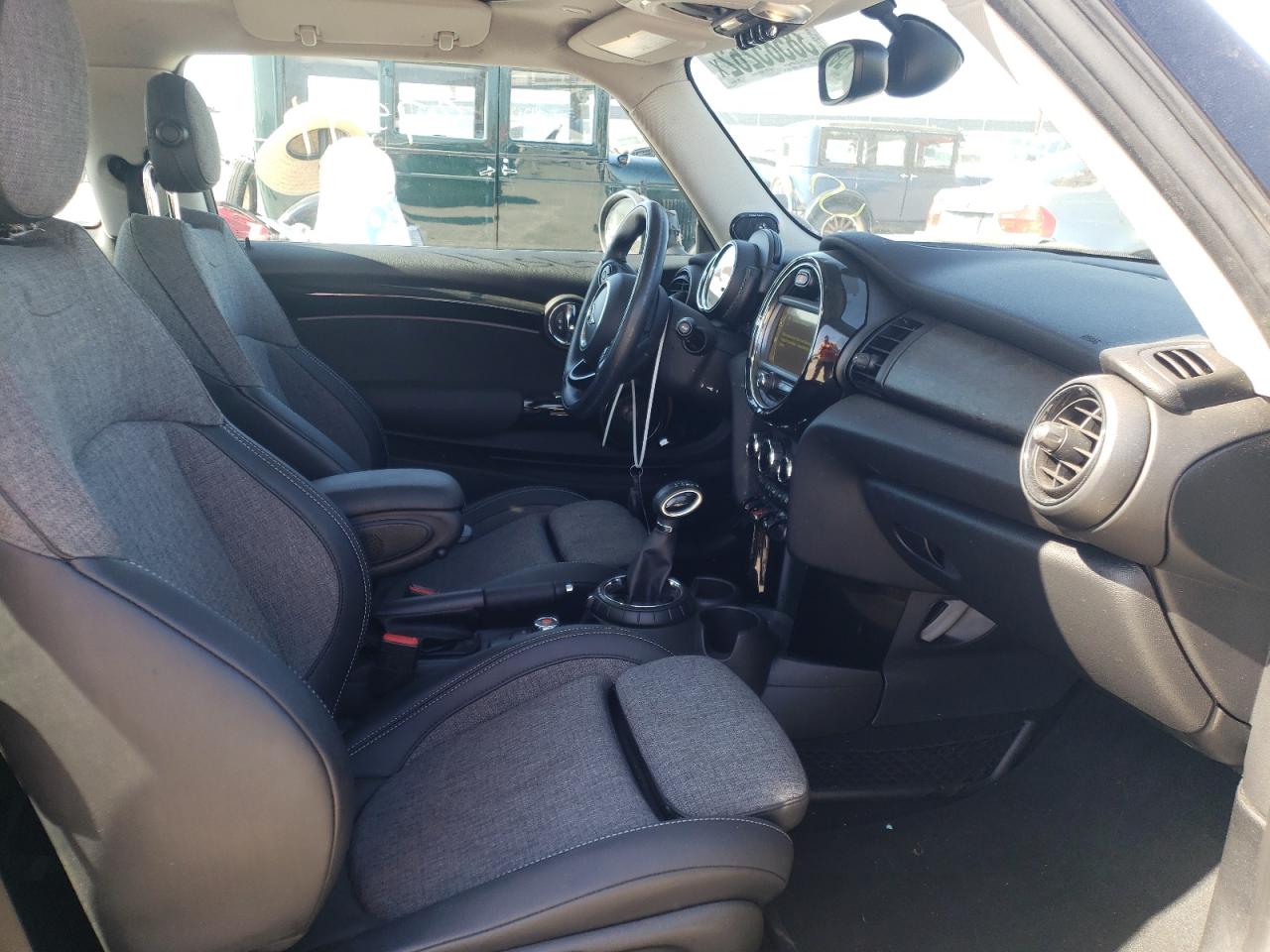 Photo 5 from auction – 2017 MINI COOPER S with VIN WMWXP7C57H2A44555