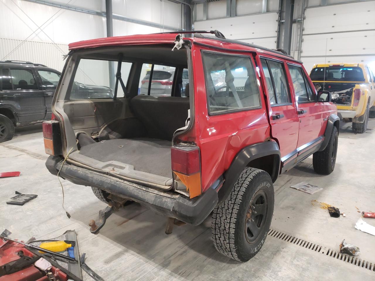 Photo 4 from auction – 1993 JEEP CHEROKEE S with VIN 1J4FT68S1PL605657