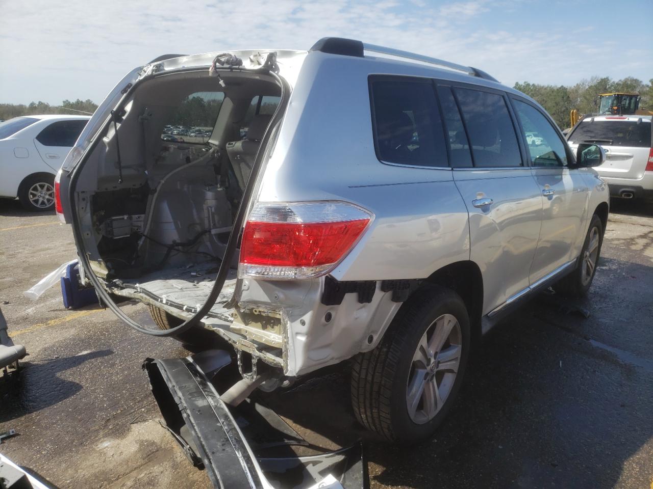 Photo 4 from auction – 2013 TOYOTA HIGHLANDER with VIN 5TDDK3EH4DS216173