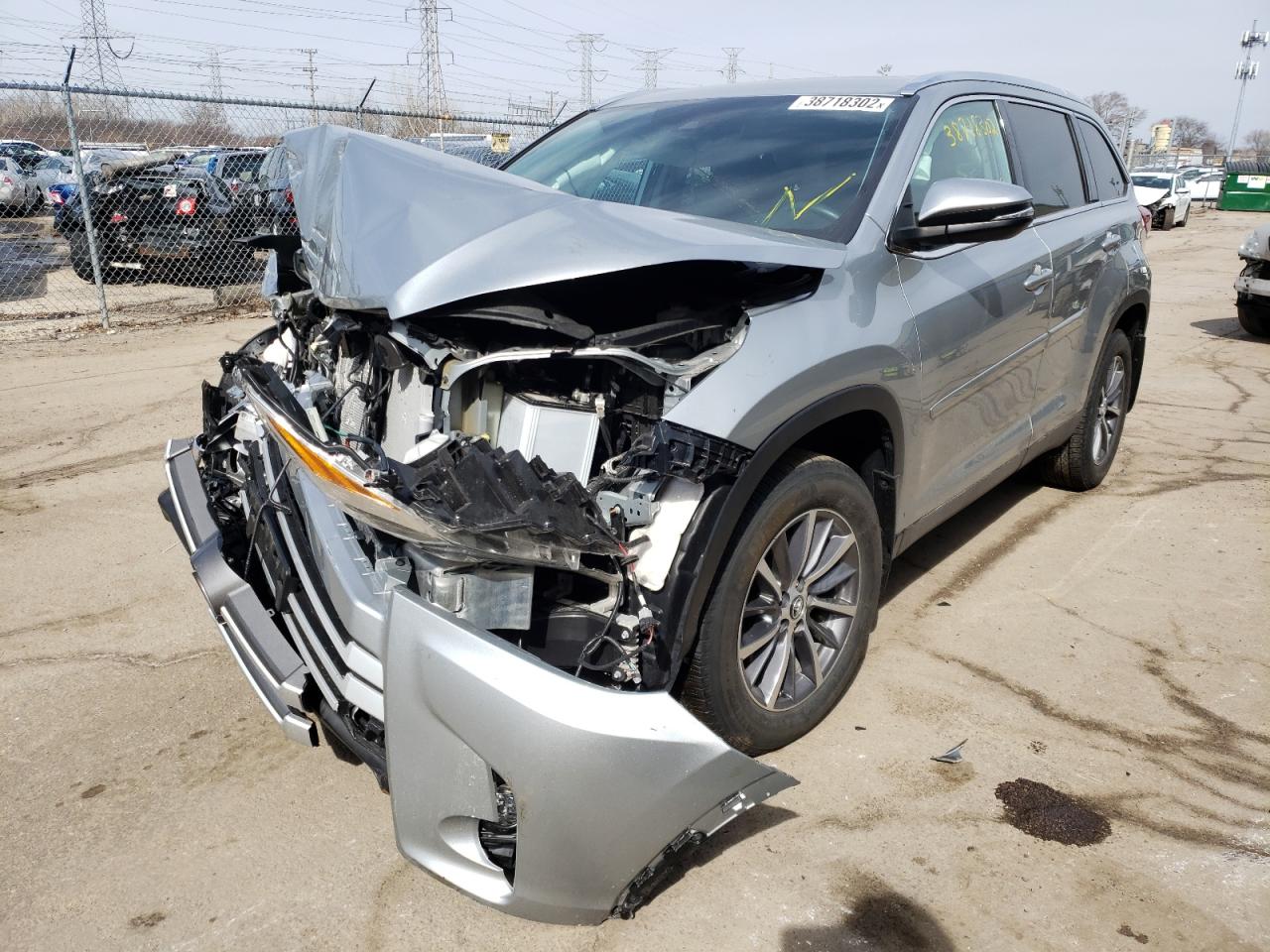 Photo 2 from auction – 2019 TOYOTA HIGHLANDER with VIN 5TDJZRFH6KS583105