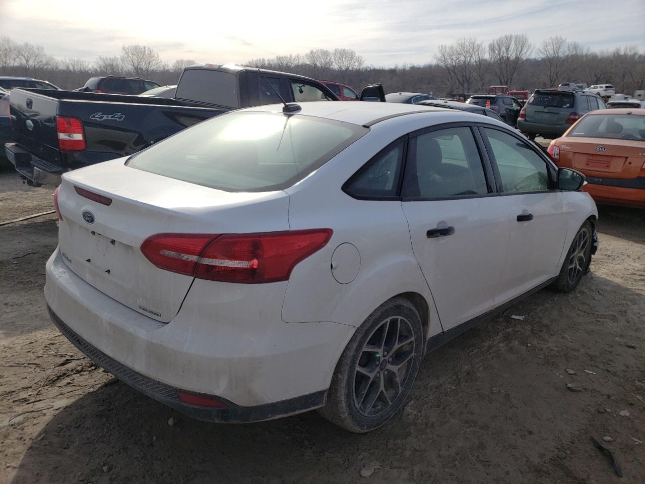 Photo 4 from auction – 2015 FORD FOCUS S with VIN 1FADP3E24FL375976