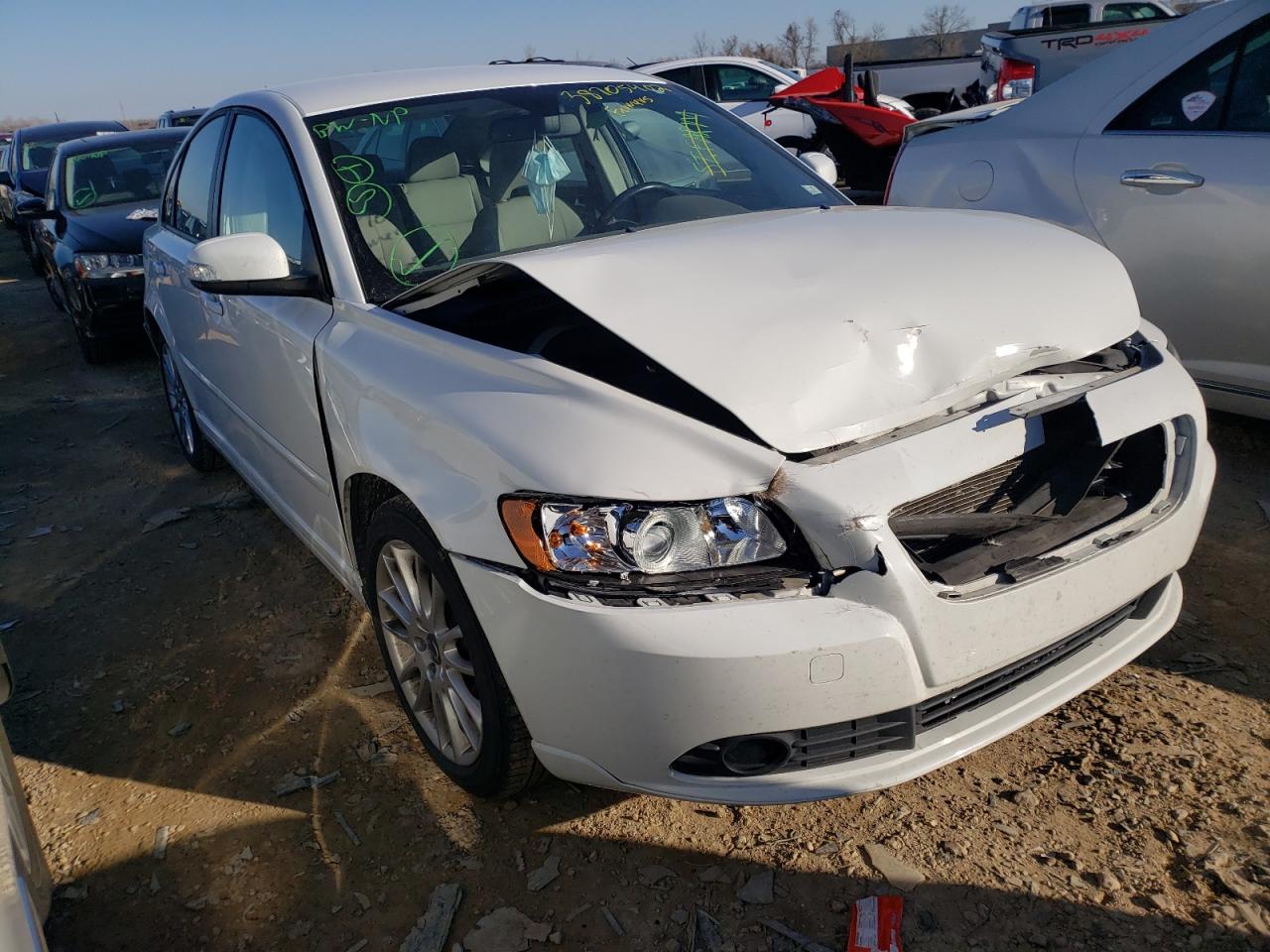 VOLVO S40 T5 2011 with VIN YV1672MS0B2547185 - Photo from auction