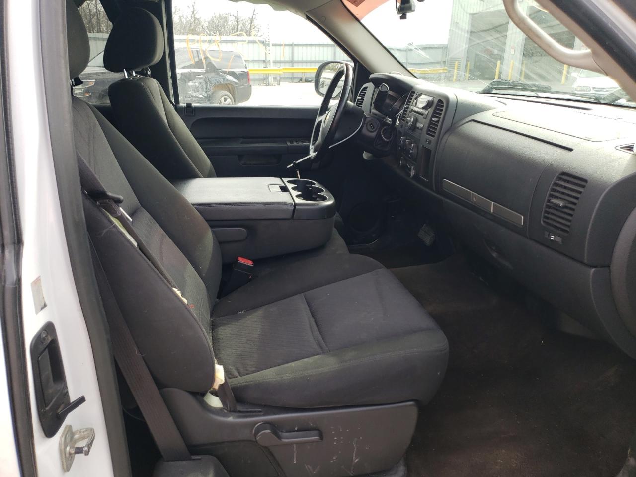 Photo 5 from auction – 2011 CHEVROLET SILVERADO with VIN 1GCRCSE29BZ128255