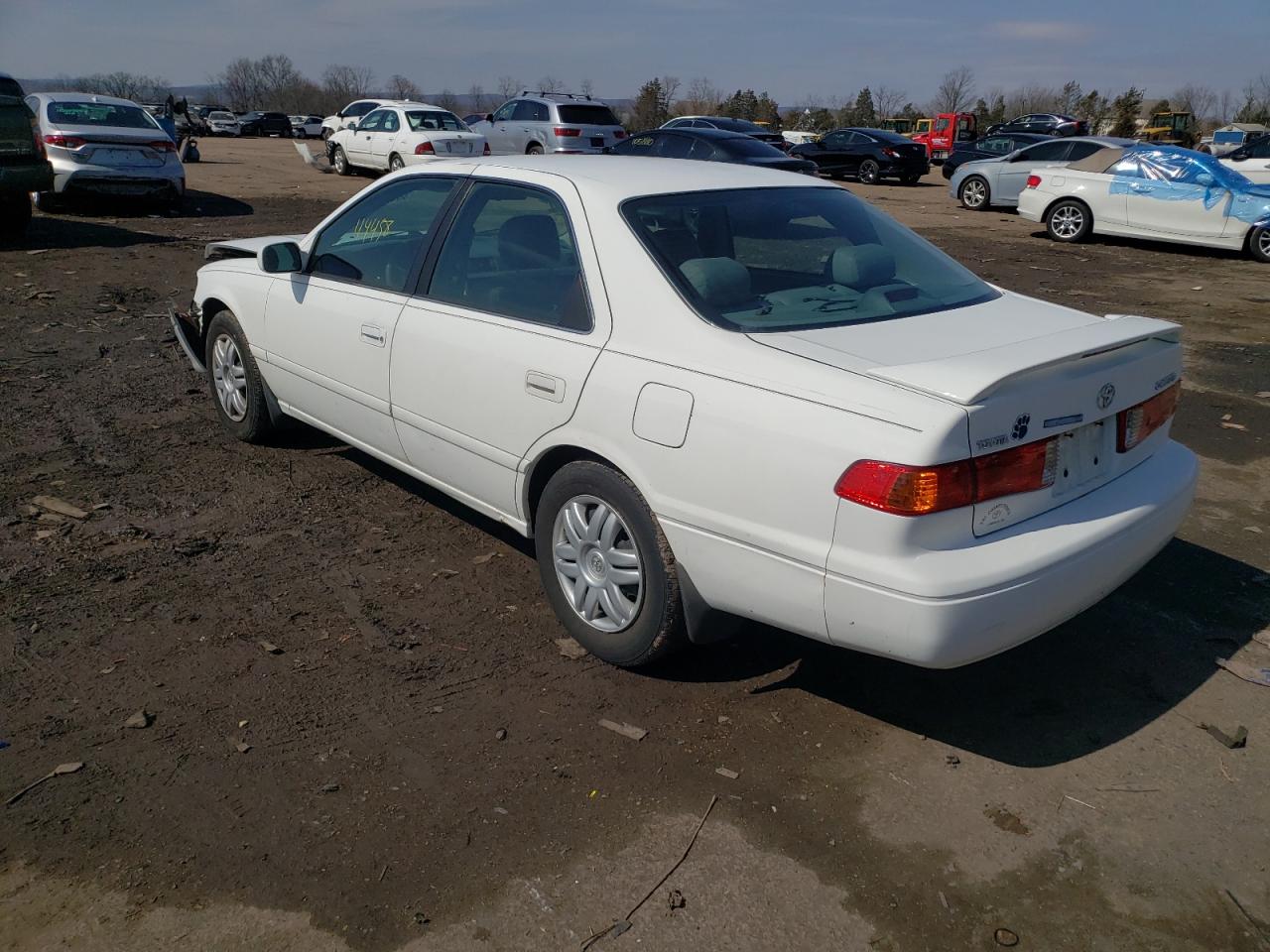 Photo 3 from auction – 2000 TOYOTA CAMRY CE with VIN 4T1BG22K7YU954078