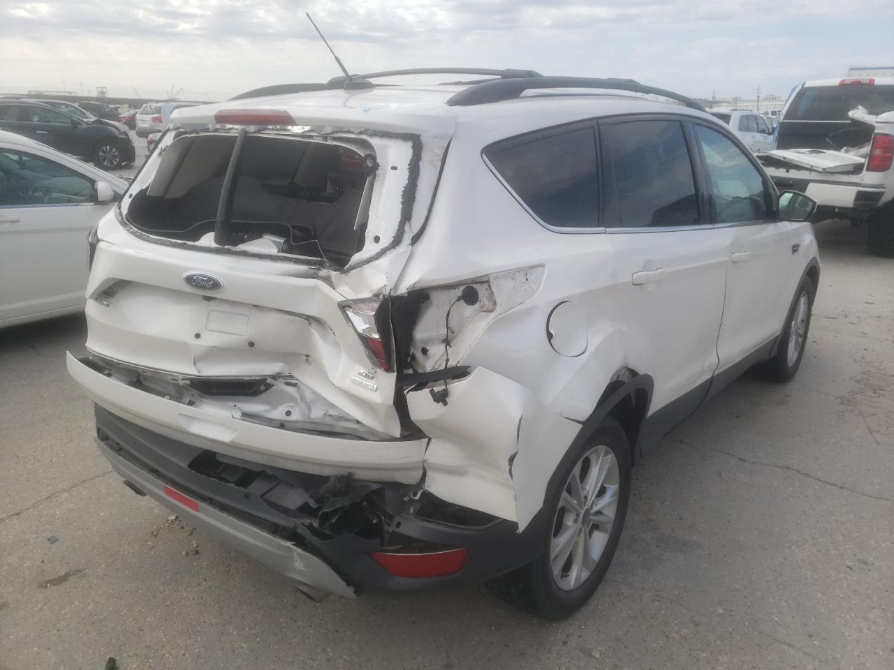 Photo 4 from auction – 2017 FORD ESCAPE SE with VIN 1FMCU0GD7HUB85836