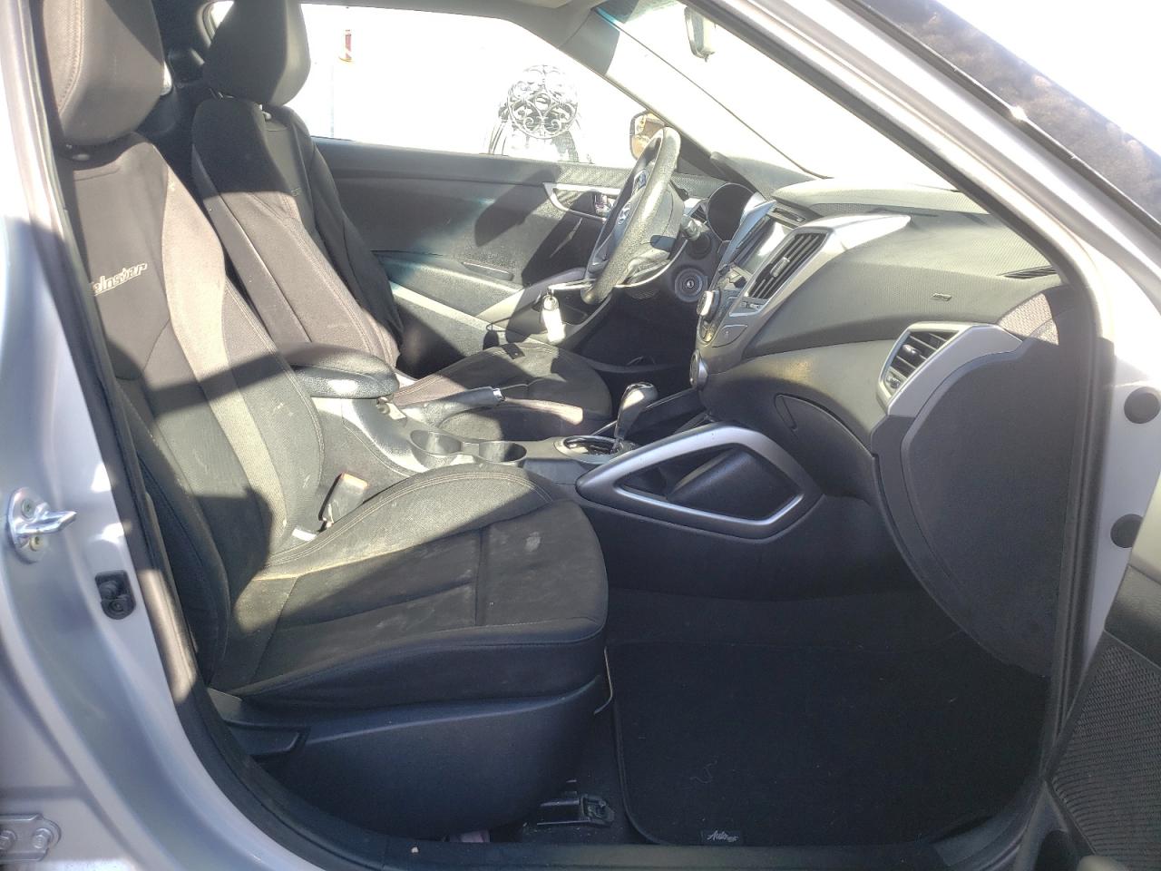 Photo 5 from auction – 2015 HYUNDAI VELOSTER with VIN KMHTC6AD6FU236531