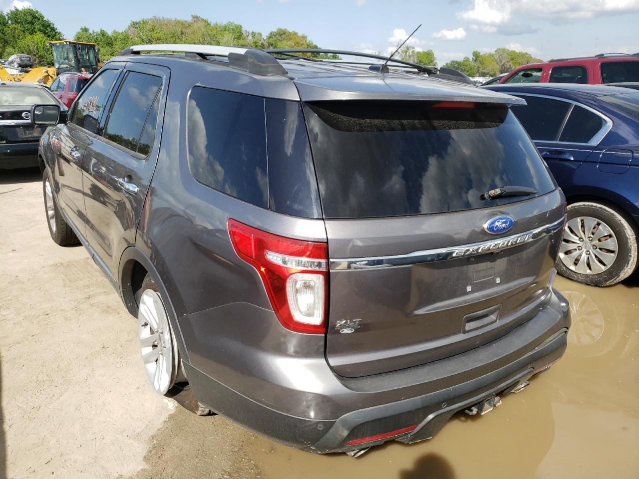 Photo 3 from auction – 2011 FORD EXPLORER X with VIN 1FMHK7D8XBGA39352