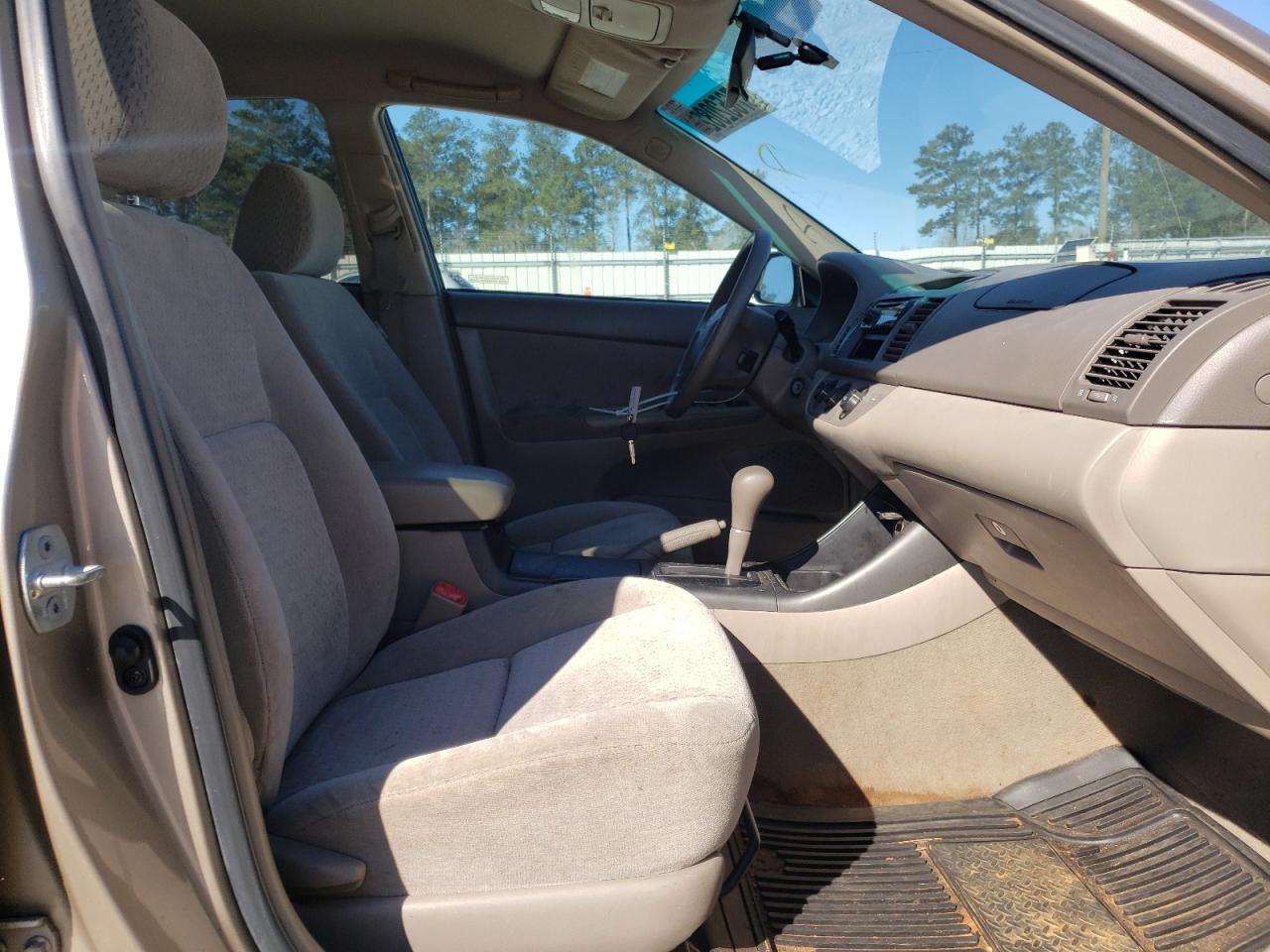 Photo 5 from auction – 2004 TOYOTA CAMRY LE with VIN 4T1BF30K44U574038