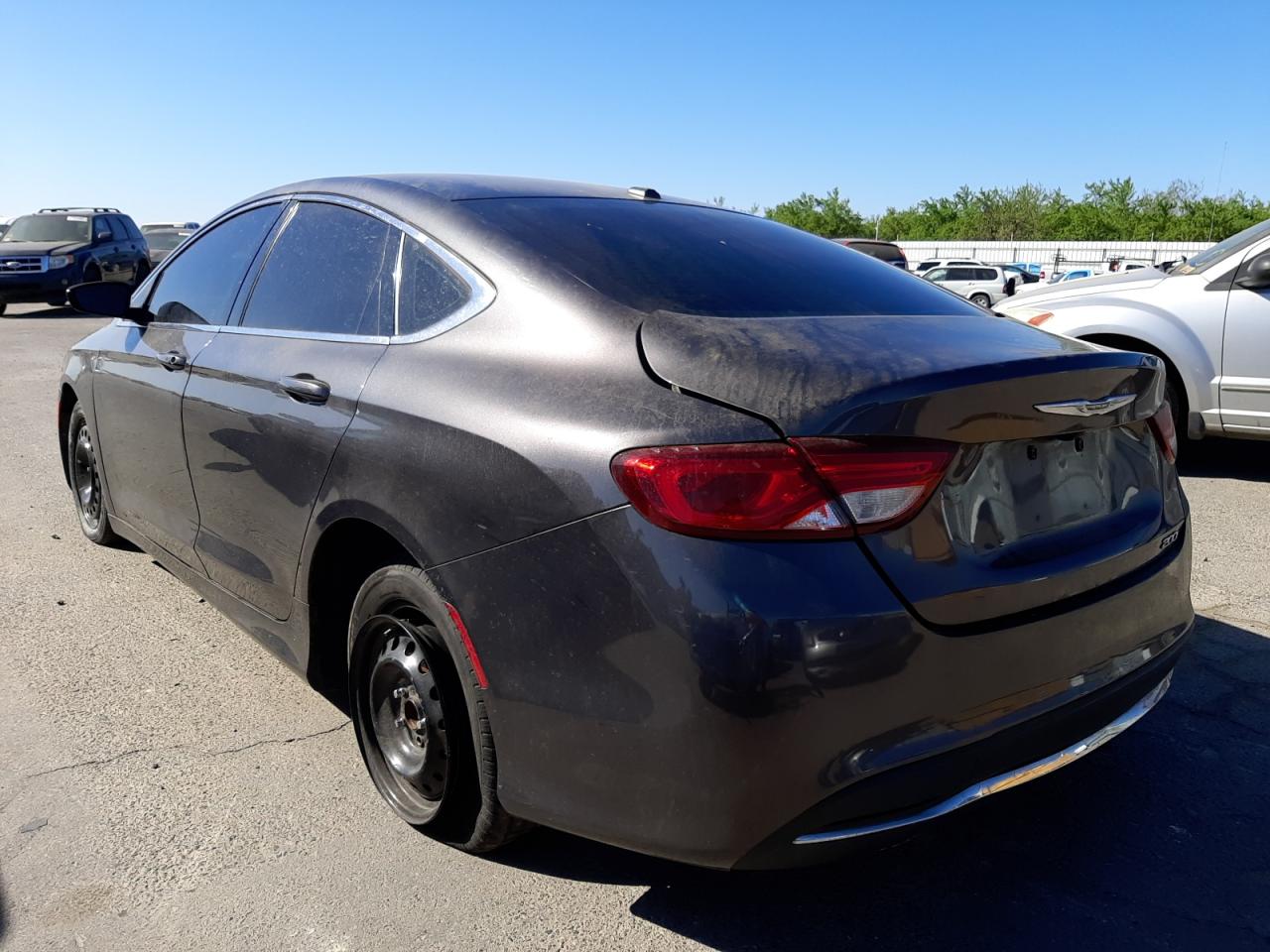 Photo 3 from auction – 2015 CHRYSLER 200 LIMITE with VIN 1C3CCCAB1FN531679