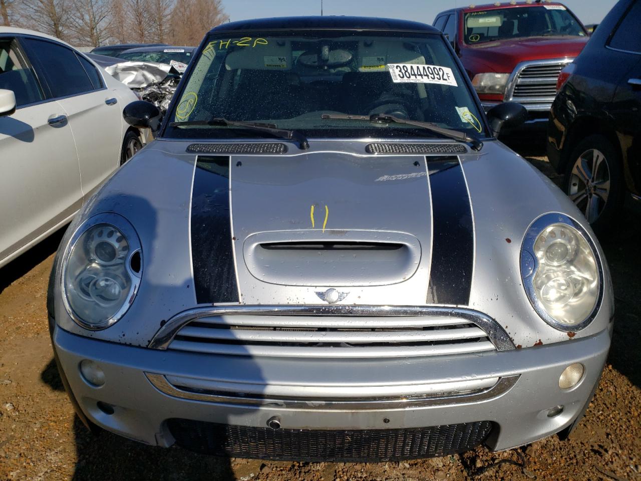 Photo 7 from auction – 2006 MINI COOPER S with VIN WMWRE335X6TL16947