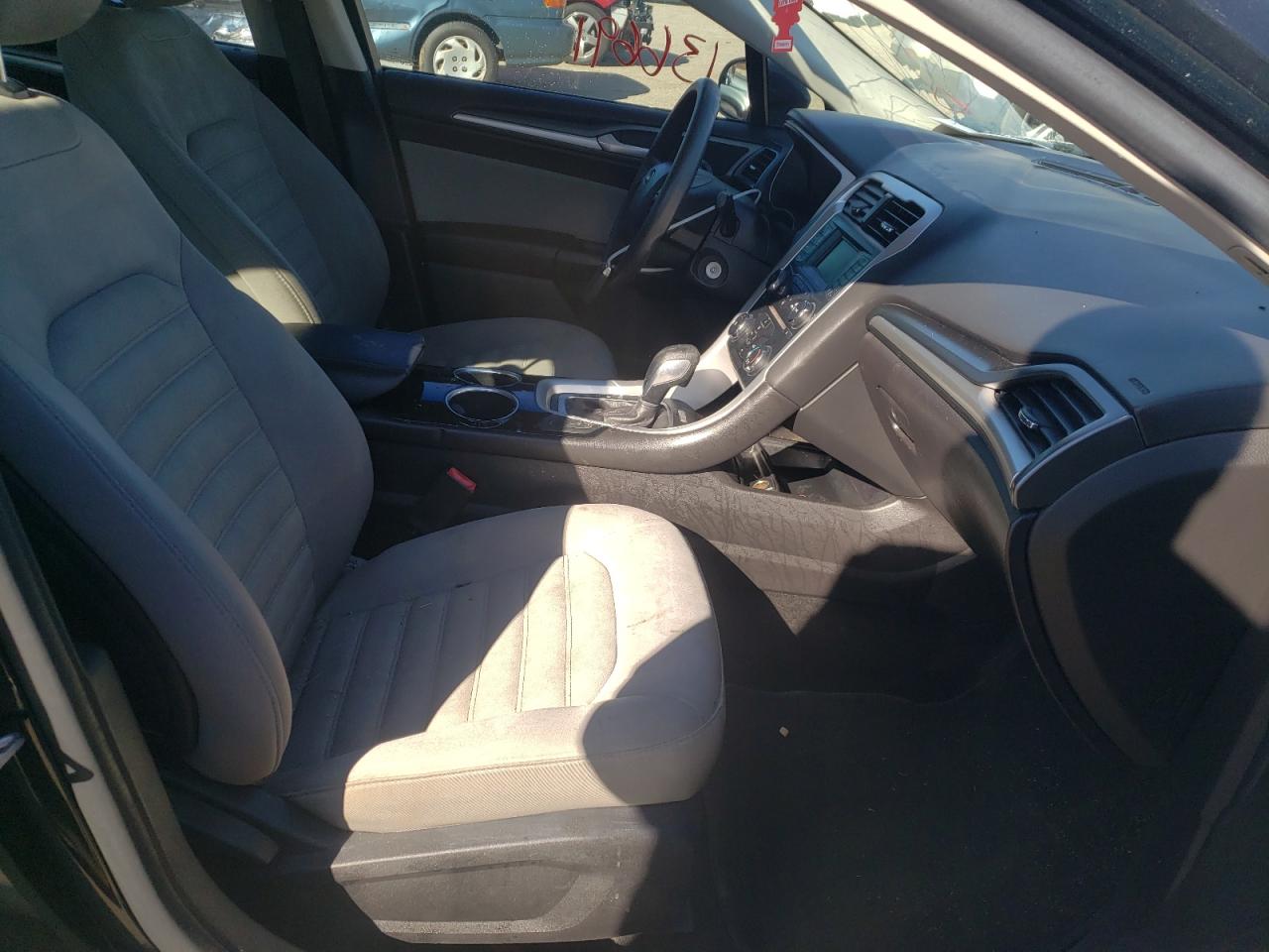 Photo 5 from auction – 2014 FORD FUSION S with VIN 3FA6P0G71ER118130