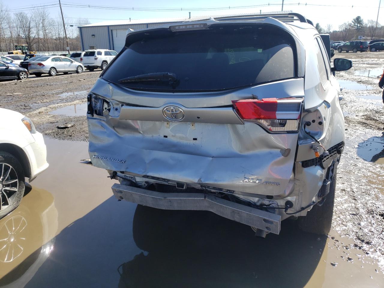 Photo 9 from auction – 2018 TOYOTA HIGHLANDER with VIN 5TDJZRFH0JS527269