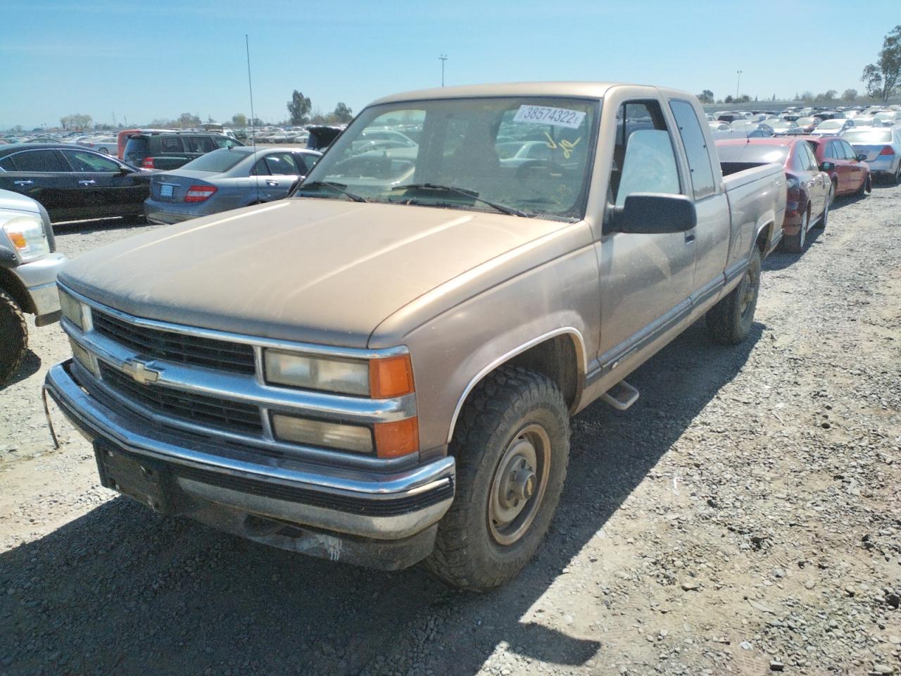 Photo 2 from auction – 1994 CHEVROLET 2500 with VIN 2GCFK29K4R1310383