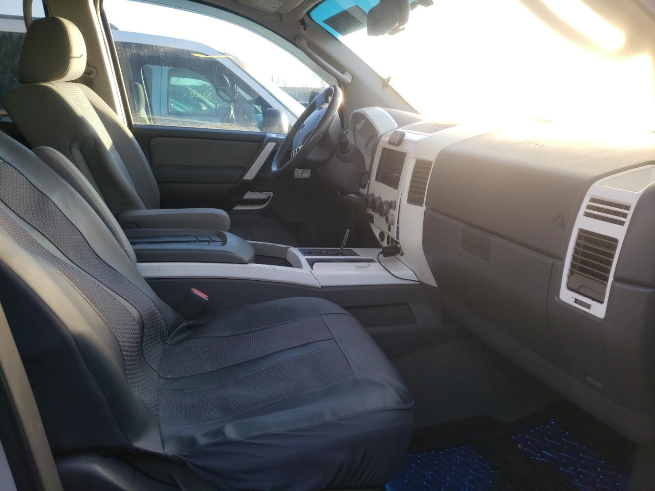 Photo 5 from auction – 2005 NISSAN ARMADA SE with VIN 5N1AA08B35N711558