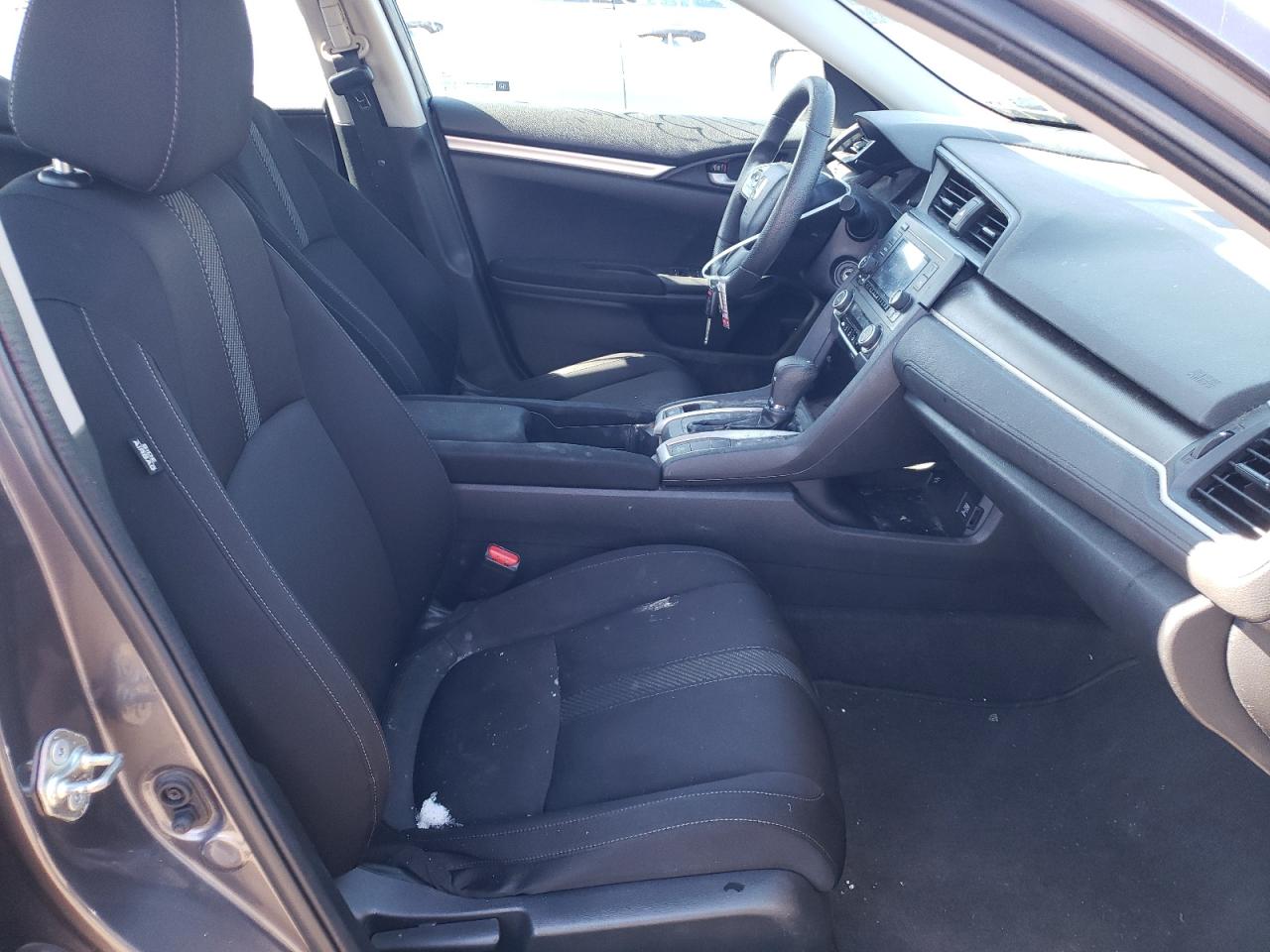 Photo 5 from auction – 2017 HONDA CIVIC LX with VIN 19XFC2F58HE220554