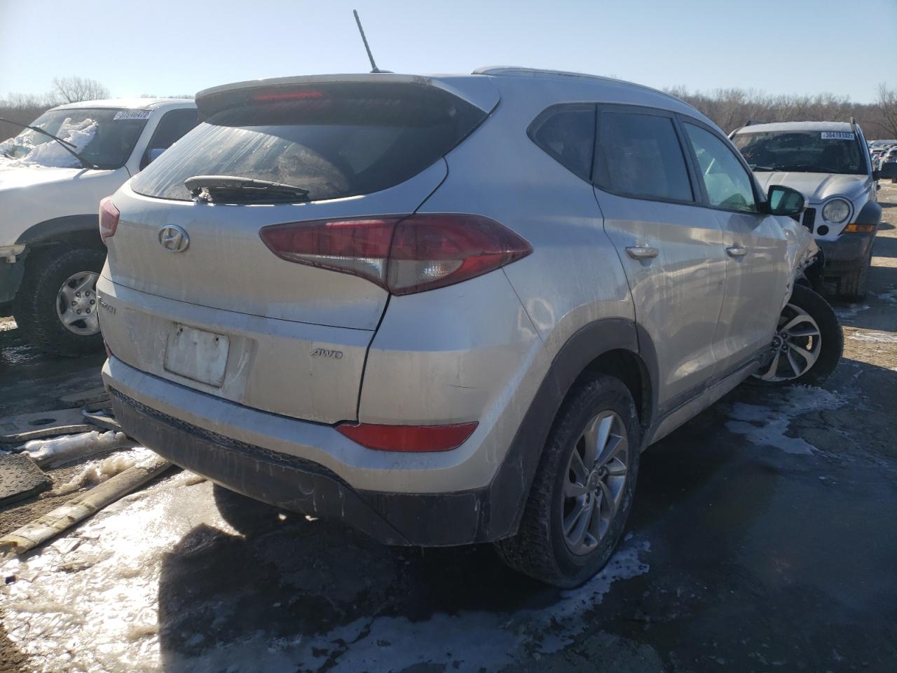 Photo 4 from auction – 2017 HYUNDAI TUCSON LIM with VIN KM8J3CA40HU289587