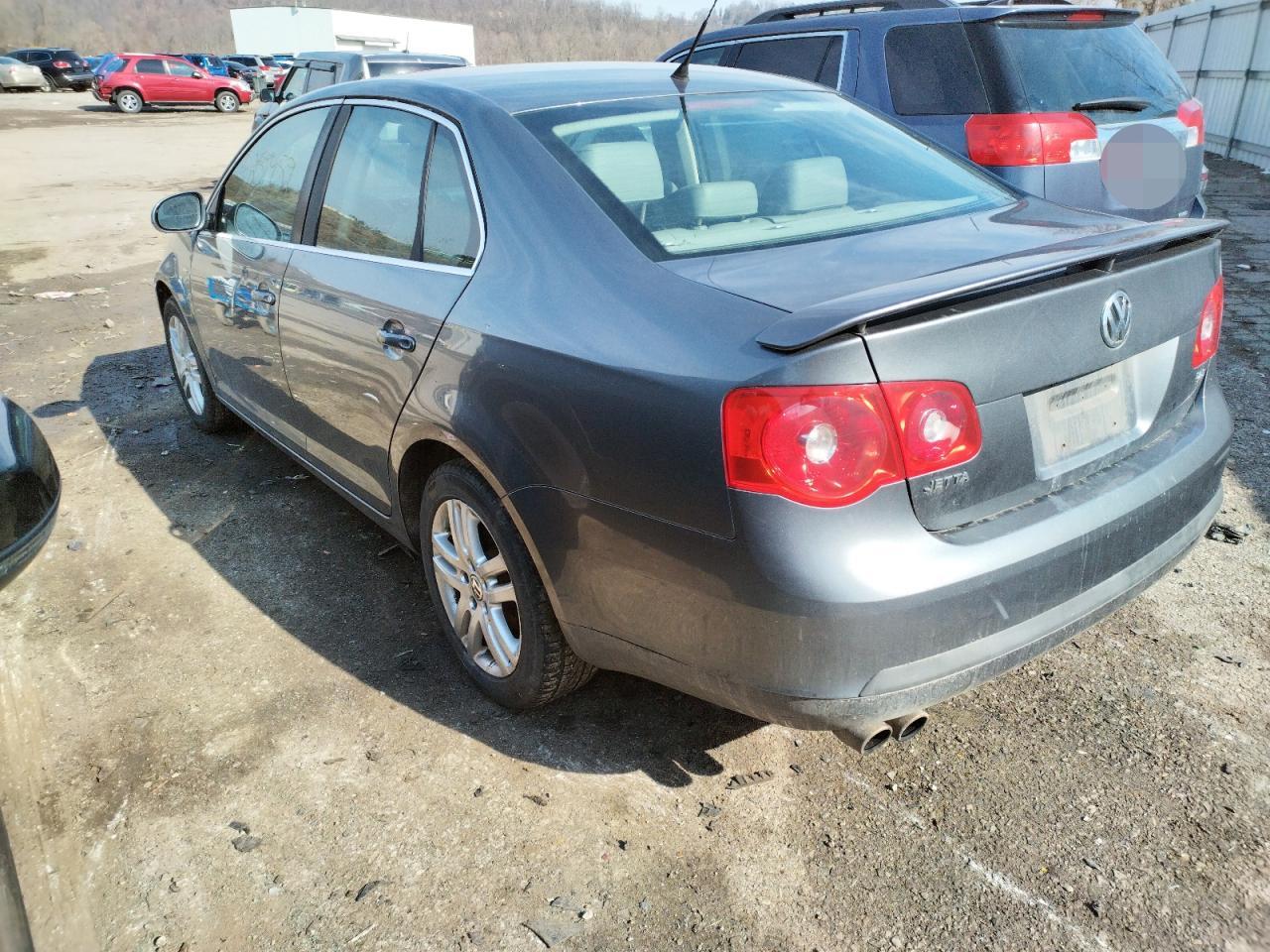 Photo 3 from auction – 2007 VOLKSWAGEN JETTA WOLF with VIN 3VWEF71K57M185180