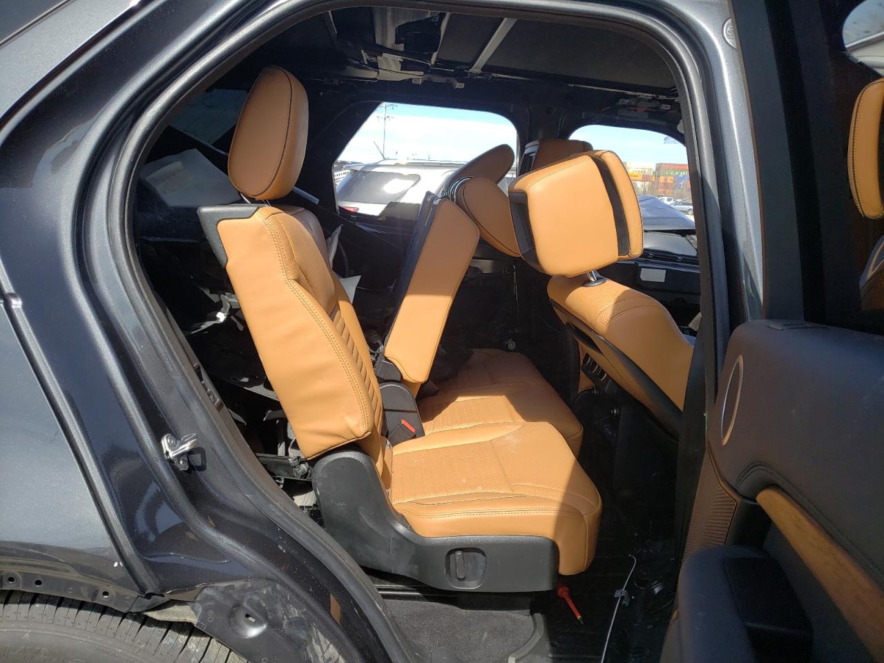 Photo 6 from auction – 2018 LAND ROVER DISCOVERY with VIN SALRR2RV4JA076719