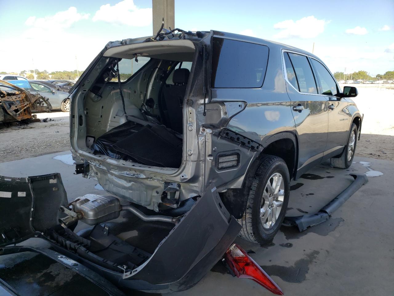 Photo 4 from auction – 2020 CHEVROLET TRAVERSE L with VIN 1GNERFKW7LJ233458