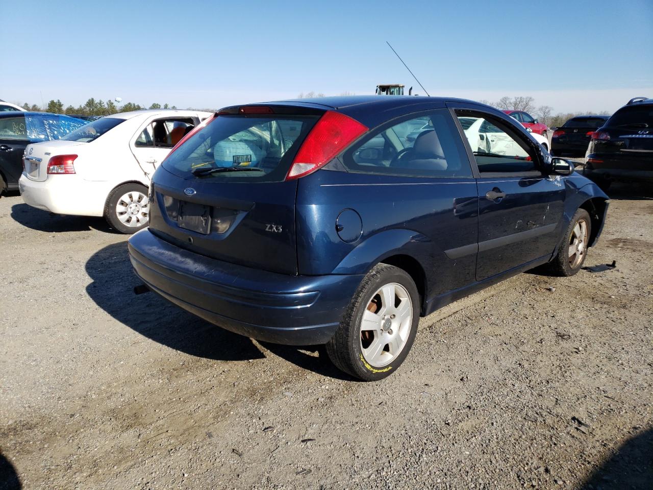 Photo 4 from auction – 2003 FORD FOCUS ZX3 with VIN 3FAFP31333R143664