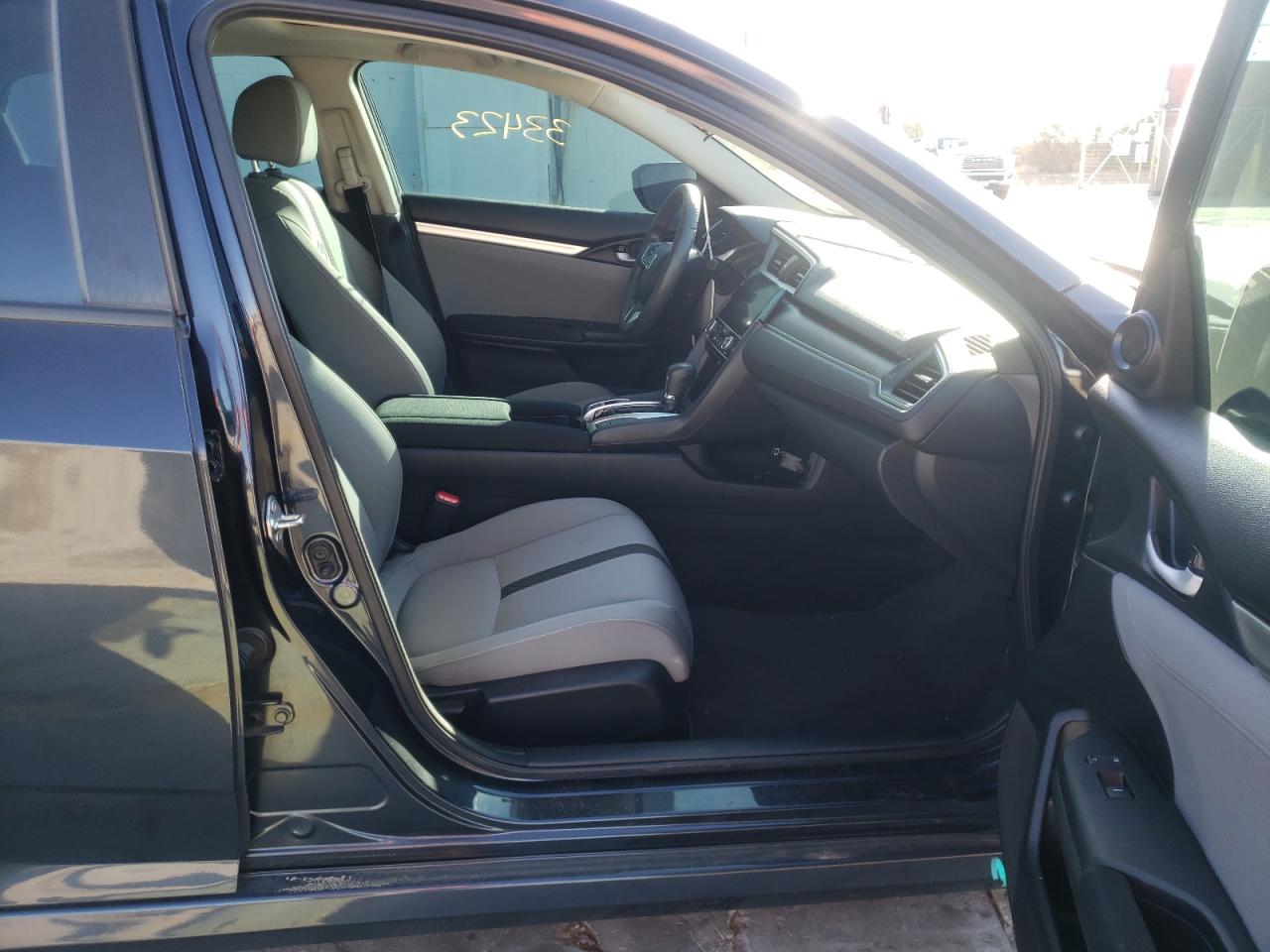 Photo 5 from auction – 2018 HONDA CIVIC EX with VIN 2HGFC2F72JH569805