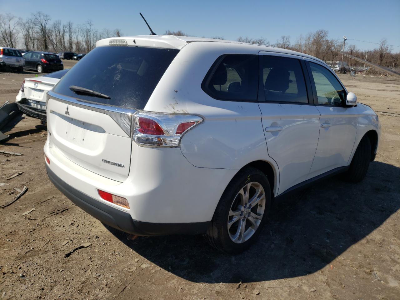 Photo 4 from auction – 2014 MITSUBISHI OUTLANDER with VIN JA4AD3A30EZ009846