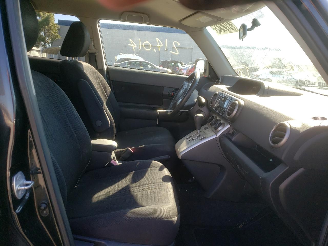 Photo 5 from auction – 2008 SCION XB with VIN JTLKE50E981018493