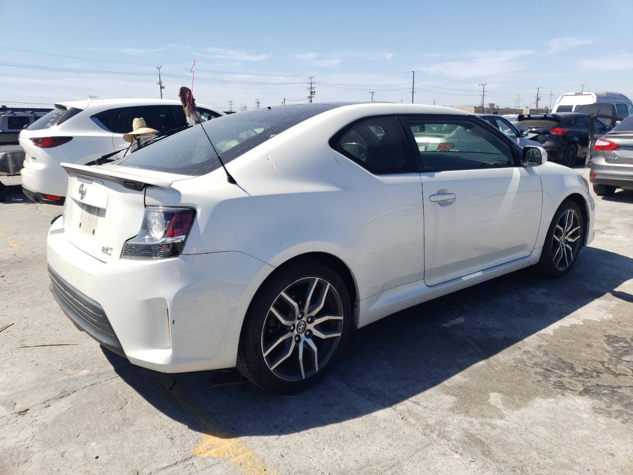 Photo 4 from auction – 2016 TOYOTA SCION TC with VIN JTKJF5C72GJ017937